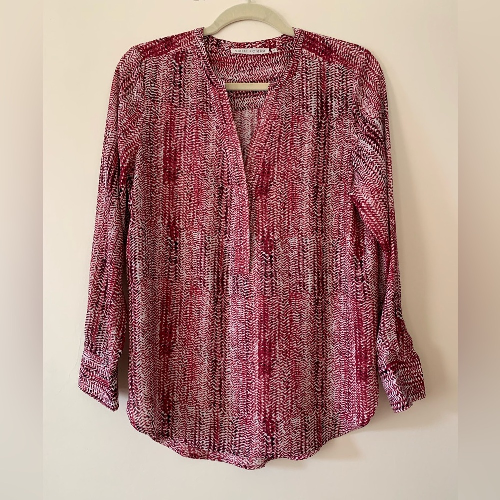 Violet & Claire Red Black Long Sleeve Hi-Lo V-Neck Top Blouse